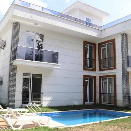 Vaveyla Lake Park Villa